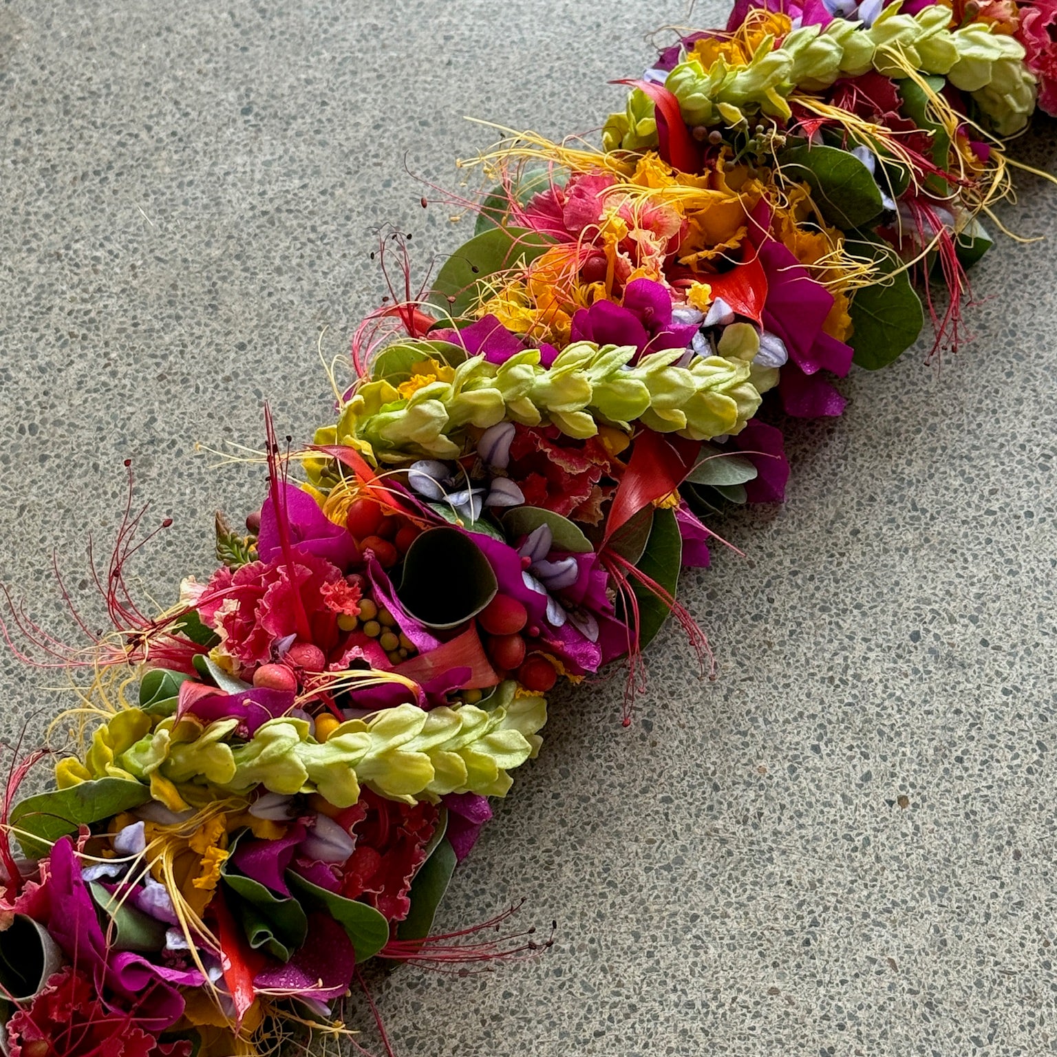 Twist Lei Po'o (colorful/seasonal)