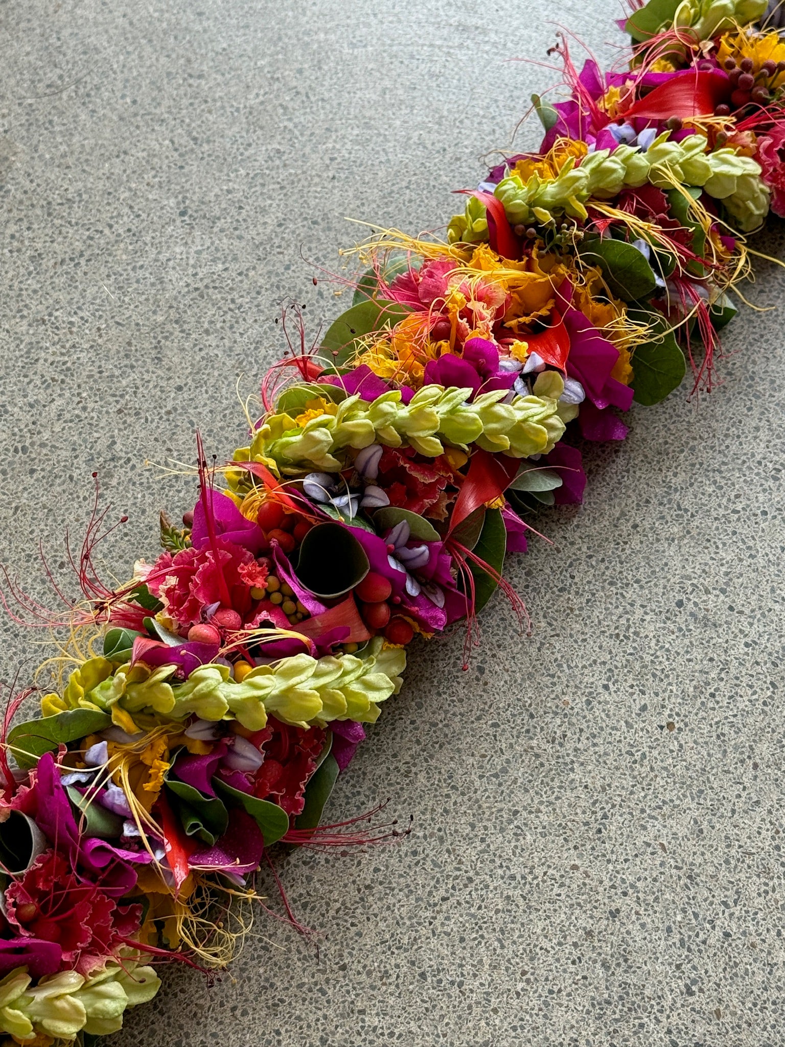 Twist Lei Po'o (colorful/seasonal)
