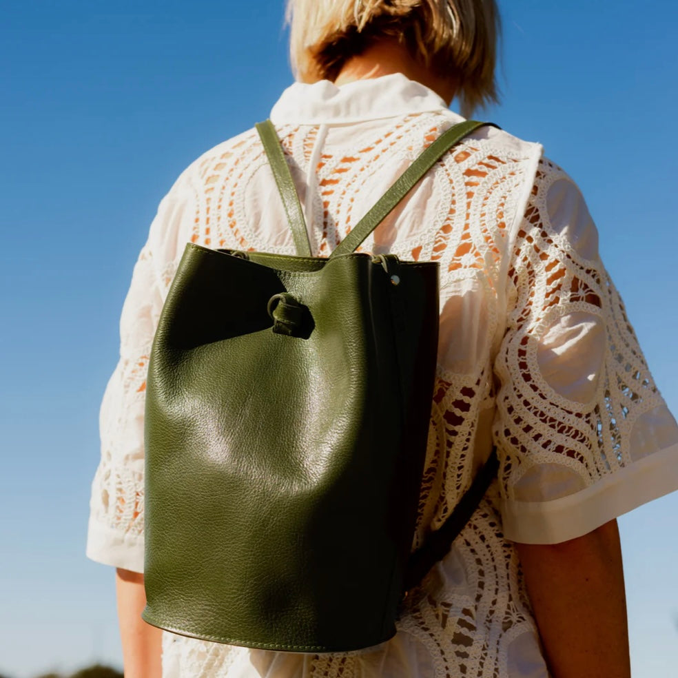 Cyl Convertible Bucket Backpack – ISLAND-BOY